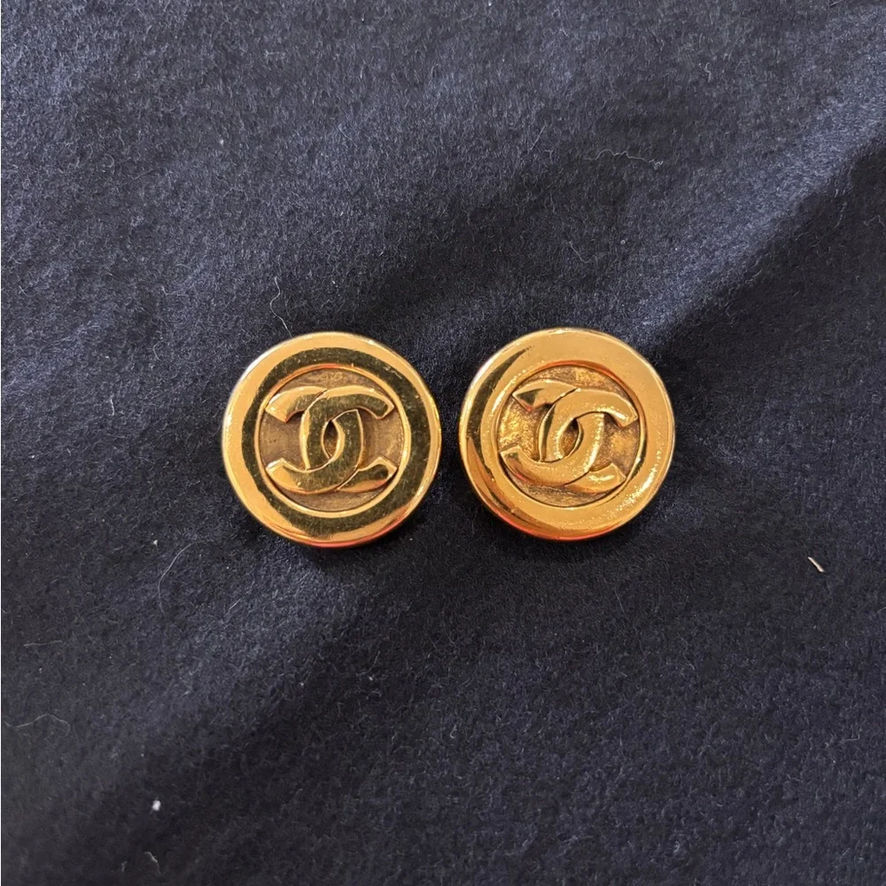 Authentic CHANEL gold plated round 90s vintage round earrings